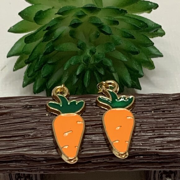 Carrot Earring, Easter Earring, Vegetable Earring, Funny Food Earring, Gift Idea - Picture 1 of 5